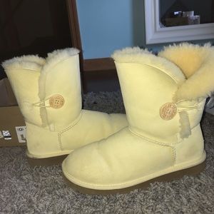 UGG Bailey Bow Champagne